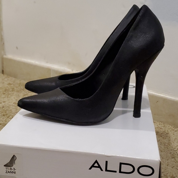 Aldo Zanni Black Suede Point Toe Pump Heels - Picture 2 of 9